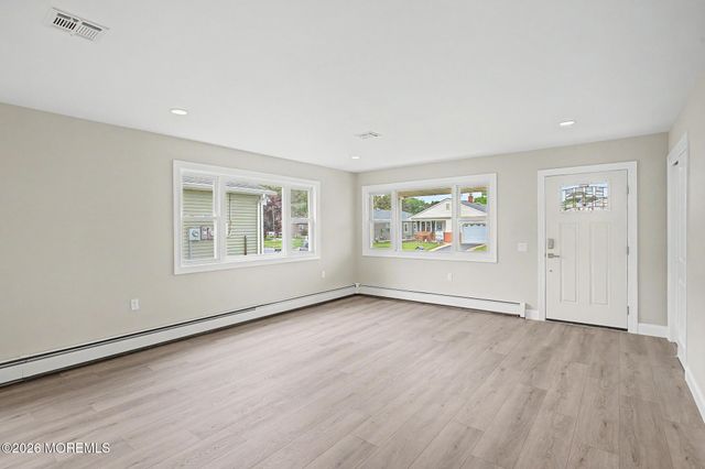 18 Camrose Street, Toms River, NJ 08757