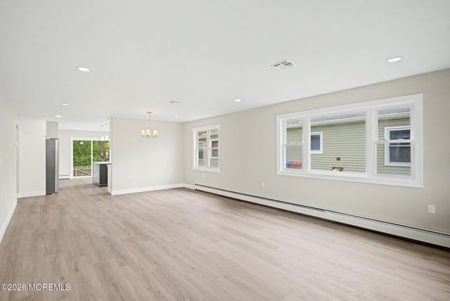 18 Camrose Street, Toms River, NJ 08757