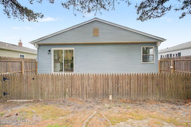 18 Camrose Street, Toms River, NJ 08757