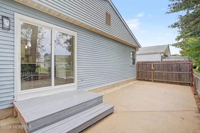 18 Camrose Street, Toms River, NJ 08757