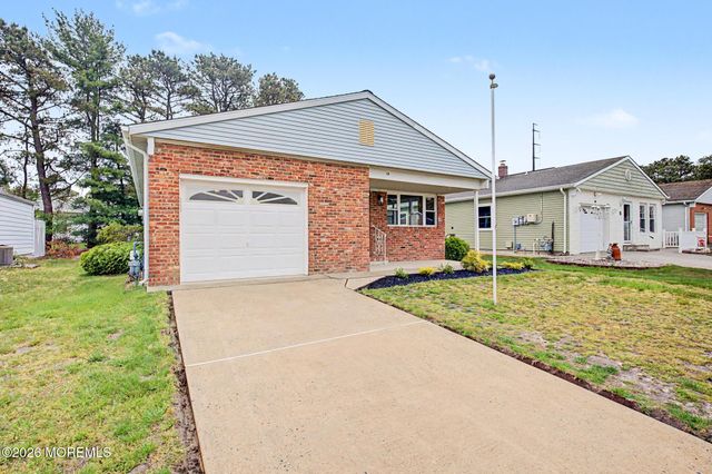18 Camrose Street, Toms River, NJ 08757