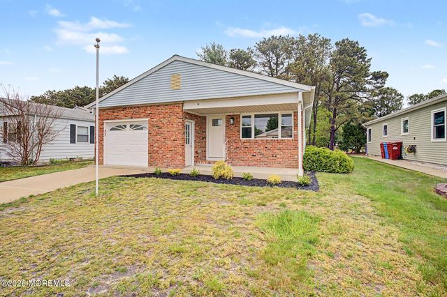 18 Camrose Street, Toms River, NJ 08757