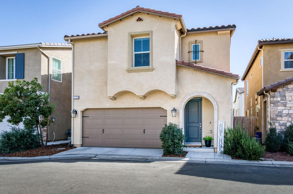 Image 1 of property listing at 976 Thurman Way W, Madera, CA 93636