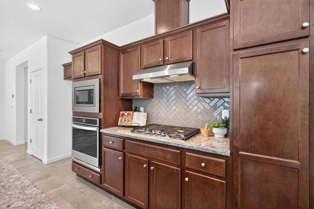 Image 13 of property listing at 976 Thurman Way W, Madera, CA 93636