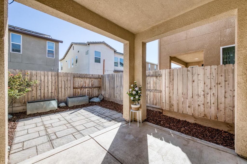 Image 26 of property listing at 976 Thurman Way W, Madera, CA 93636