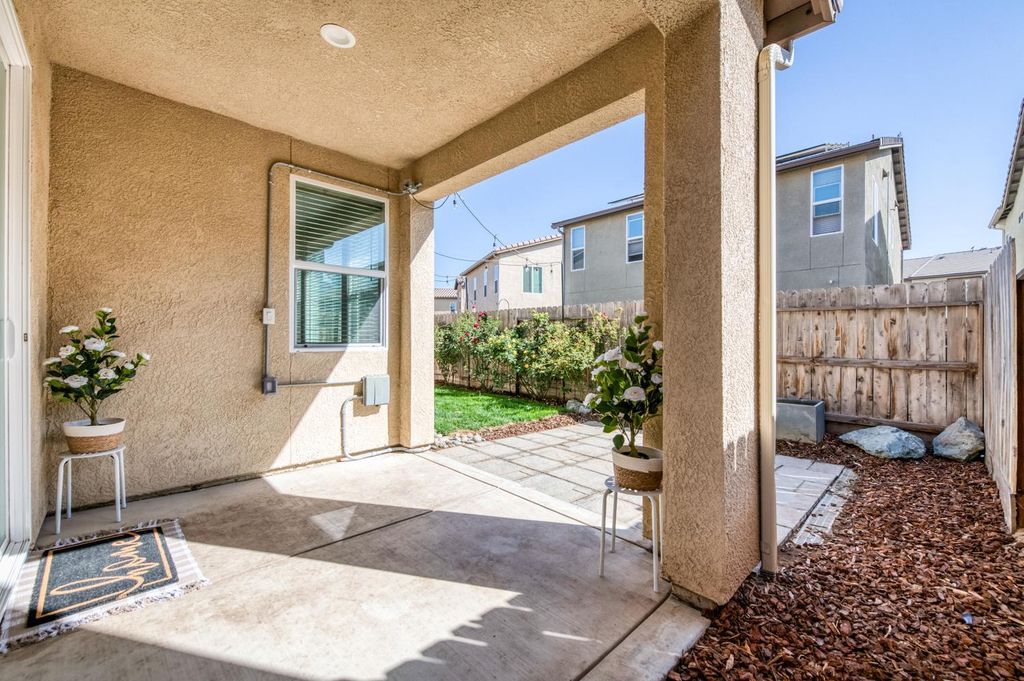Image 27 of property listing at 976 Thurman Way W, Madera, CA 93636