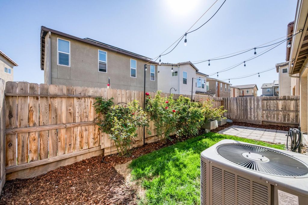 Image 29 of property listing at 976 Thurman Way W, Madera, CA 93636