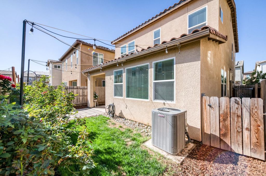 Image 30 of property listing at 976 Thurman Way W, Madera, CA 93636