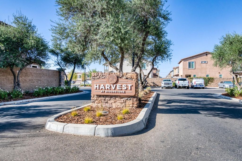 Image 35 of property listing at 976 Thurman Way W, Madera, CA 93636