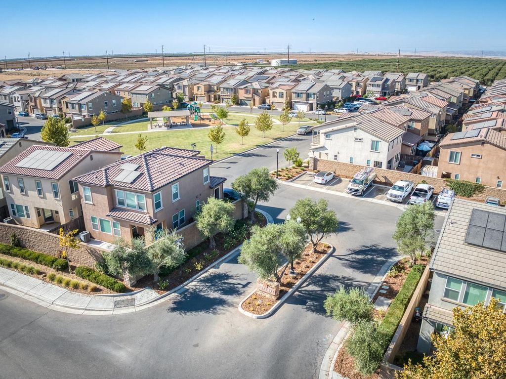 Image 36 of property listing at 976 Thurman Way W, Madera, CA 93636