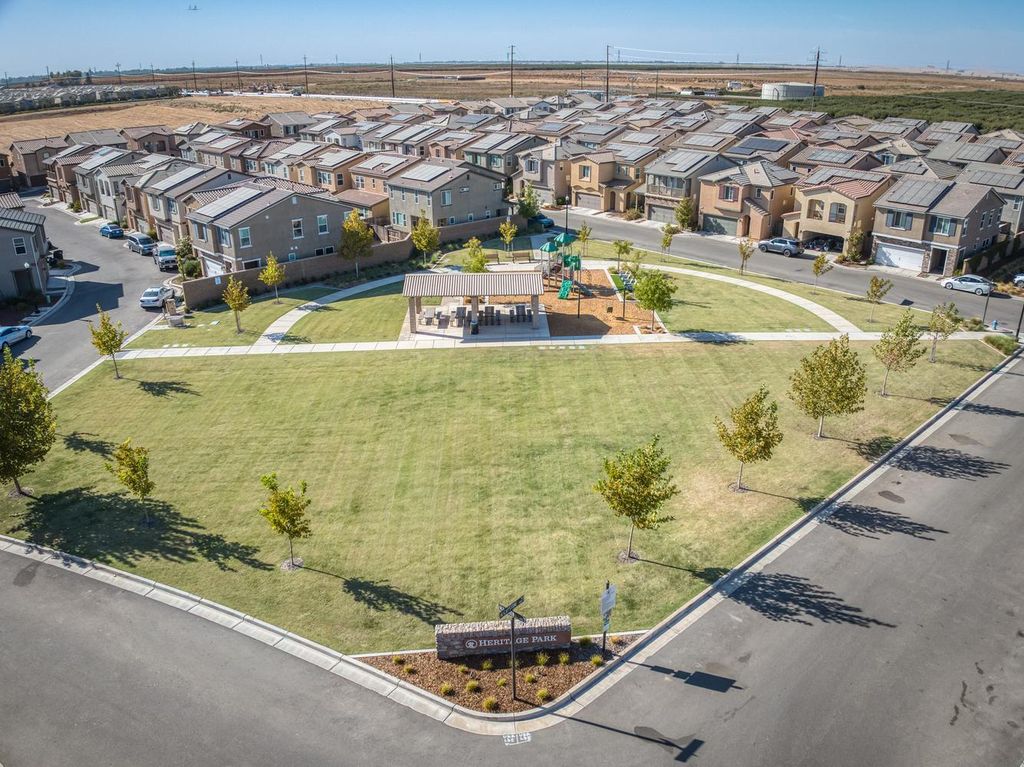 Image 37 of property listing at 976 Thurman Way W, Madera, CA 93636