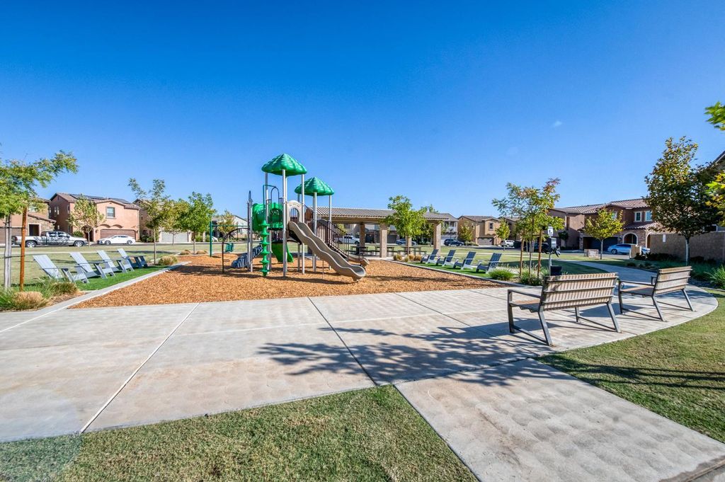 Image 39 of property listing at 976 Thurman Way W, Madera, CA 93636