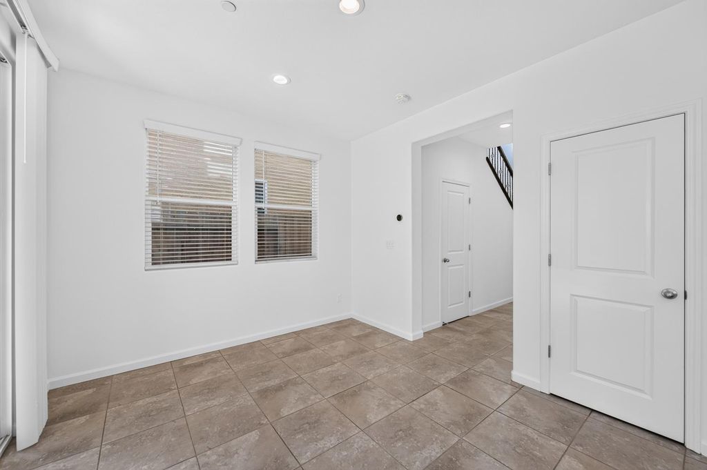 Image 9 of property listing at 976 Thurman Way W, Madera, CA 93636