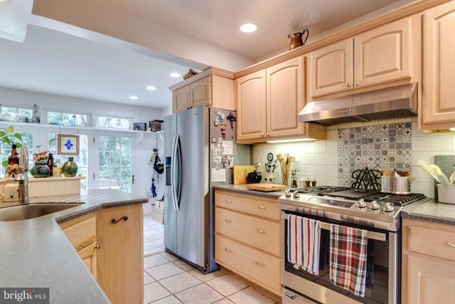 2705 FORDHAM RD, Alexandria, VA 22302