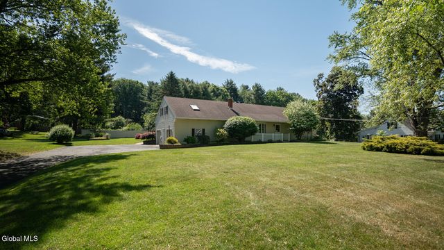 559 Bloomingrove Drive, North Greenbush, NY 12144
