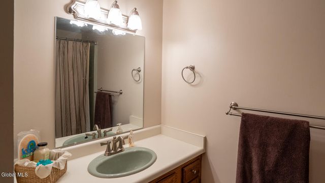 559 Bloomingrove Drive, North Greenbush, NY 12144