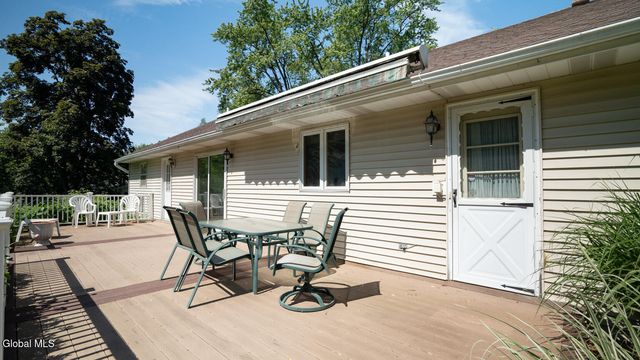559 Bloomingrove Drive, North Greenbush, NY 12144