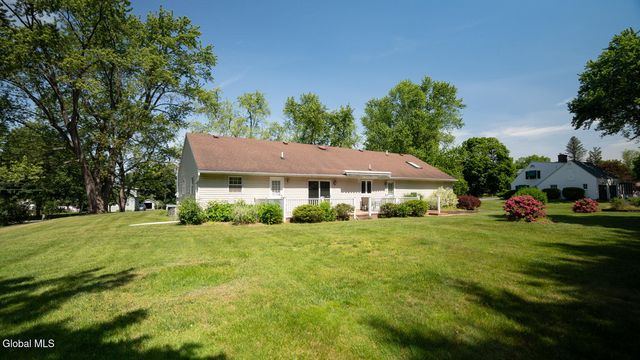 559 Bloomingrove Drive, North Greenbush, NY 12144