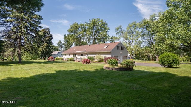 559 Bloomingrove Drive, North Greenbush, NY 12144