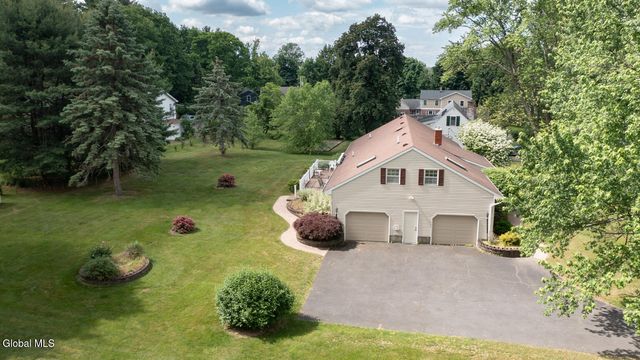 559 Bloomingrove Drive, North Greenbush, NY 12144