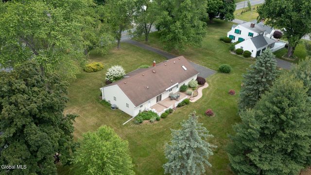 559 Bloomingrove Drive, North Greenbush, NY 12144