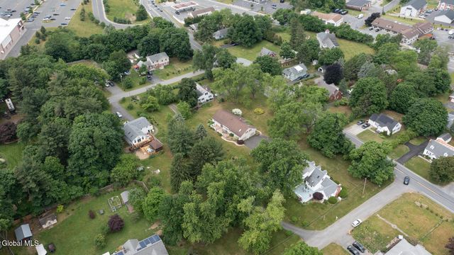 559 Bloomingrove Drive, North Greenbush, NY 12144