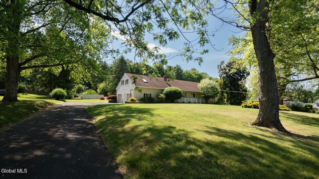 559 Bloomingrove Drive, North Greenbush, NY 12144
