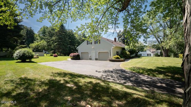 559 Bloomingrove Drive, North Greenbush, NY 12144