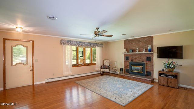 559 Bloomingrove Drive, North Greenbush, NY 12144