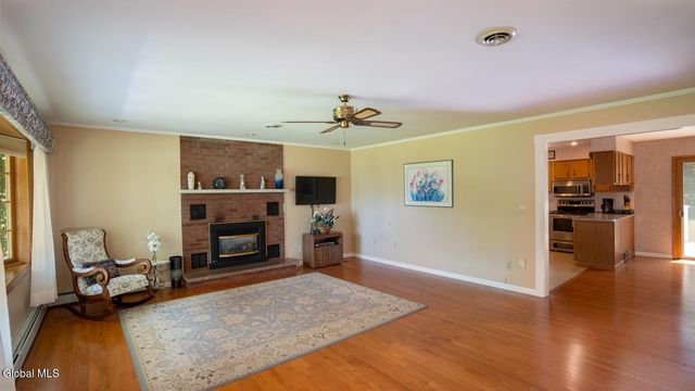 559 Bloomingrove Drive, North Greenbush, NY 12144