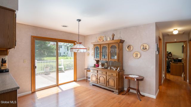 559 Bloomingrove Drive, North Greenbush, NY 12144