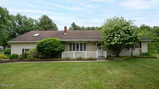 559 Bloomingrove Drive, North Greenbush, NY 12144