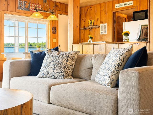 9 I Hat Island Walk, Hat Island, WA 98206