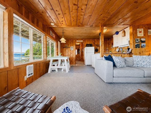 9 I Hat Island Walk, Hat Island, WA 98206