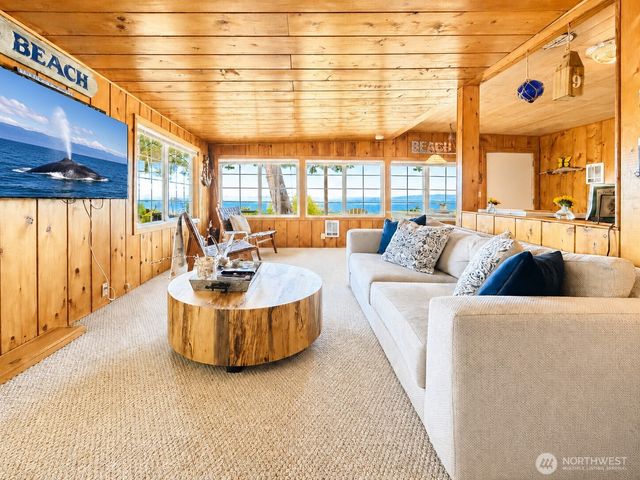 9 I Hat Island Walk, Hat Island, WA 98206
