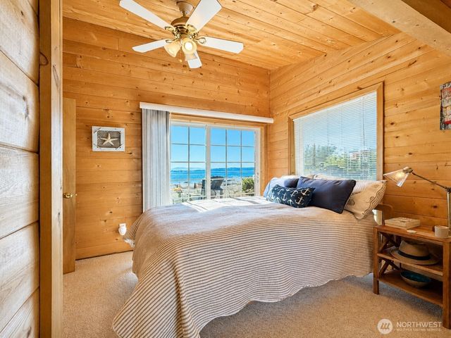 9 I Hat Island Walk, Hat Island, WA 98206