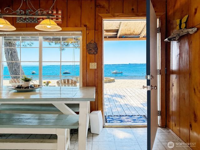 9 I Hat Island Walk, Hat Island, WA 98206