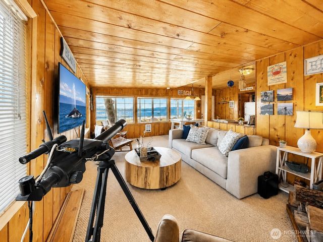 9 I Hat Island Walk, Hat Island, WA 98206