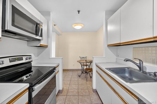 15 Greenridge Avenue 25F, White Plains, NY 10605