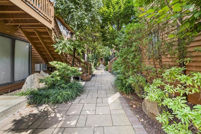 15 Greenridge Avenue 25F, White Plains, NY 10605