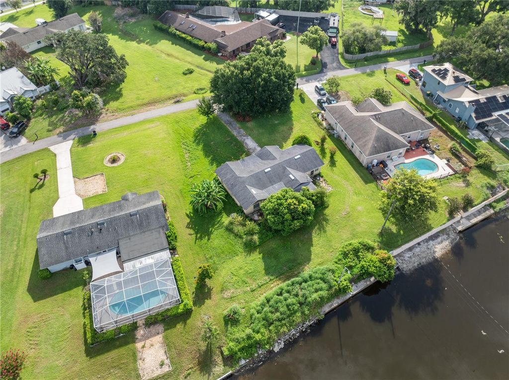 Image 15 of property listing at 740 SHORE DRIVE, Kissimmee, FL 34744