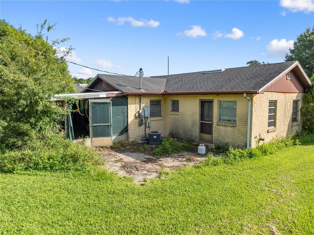 Image 5 of property listing at 740 SHORE DRIVE, Kissimmee, FL 34744