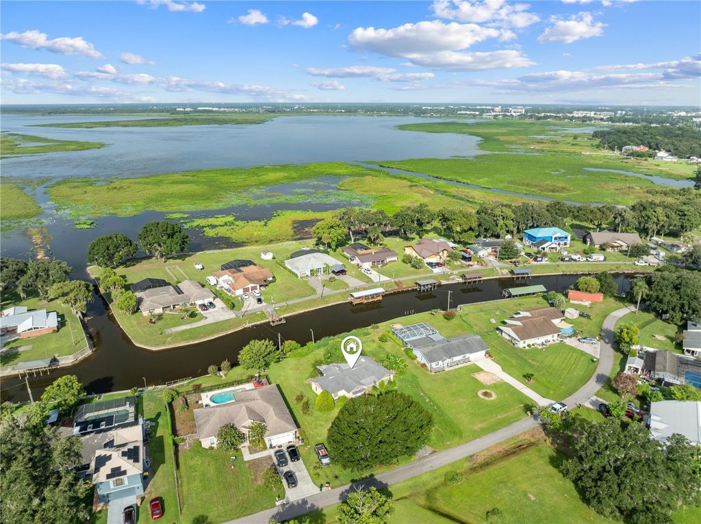 Image 9 of property listing at 740 SHORE DRIVE, Kissimmee, FL 34744