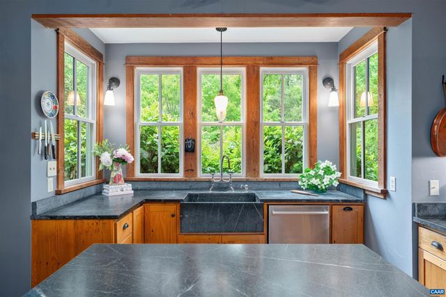 1285 LANETOWN RD, Crozet, VA 22932