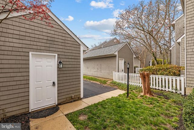 2526 BRENTON POINT DR, Reston, VA 20191