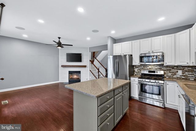 2526 BRENTON POINT DR, Reston, VA 20191