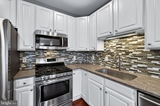 2526 BRENTON POINT DR, Reston, VA 20191