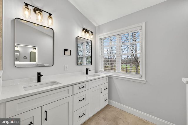 2526 BRENTON POINT DR, Reston, VA 20191