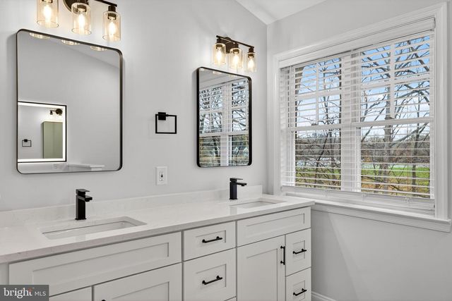 2526 BRENTON POINT DR, Reston, VA 20191