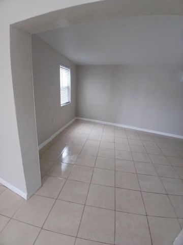 126 NW 8TH Avenue 1, Dania Beach, FL 33004